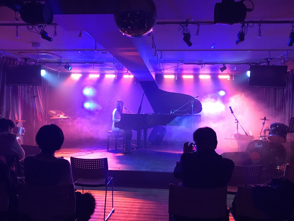 コンサート ツアーリハーサル は 大人数収容可能な 楽器機材レンタル無料の駅近スタジオ